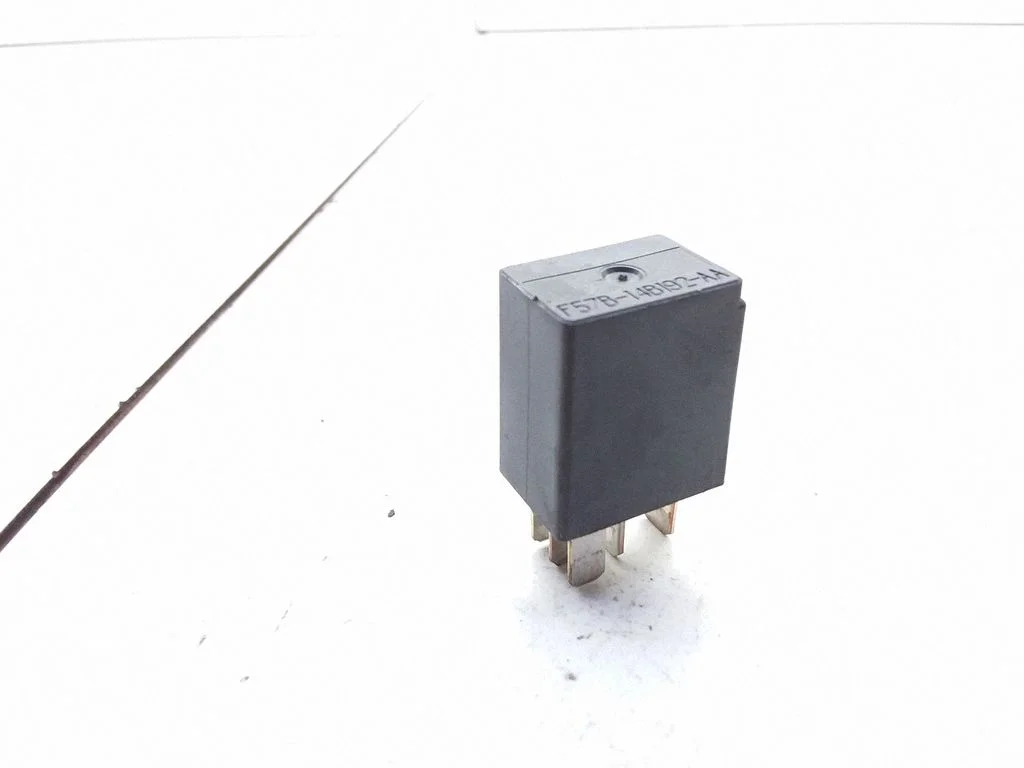 Hazard warning light relay F57B14B192AA