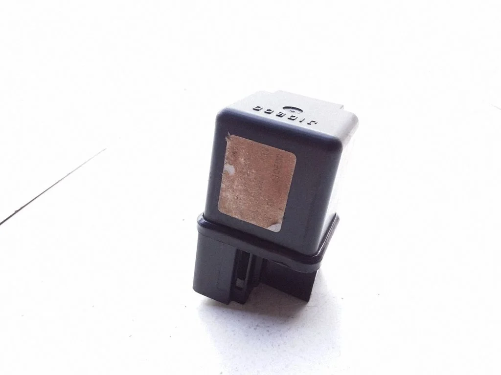 Hazard warning light relay