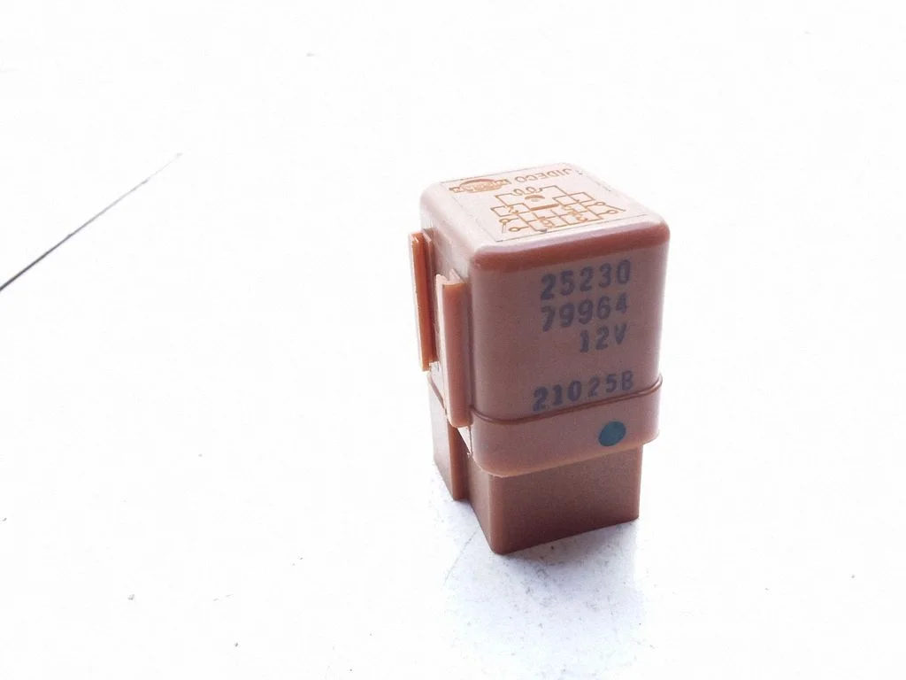 Hazard warning light relay 21025B