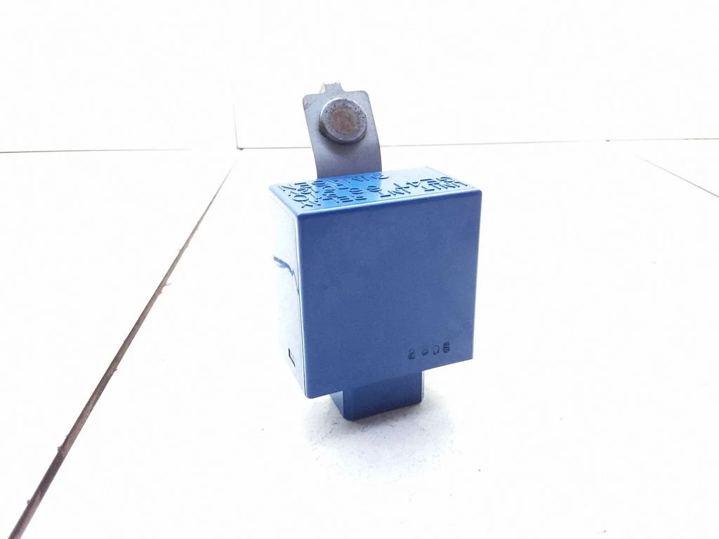 Hazard warning light relay – Mazda 626 (1998-2002)
