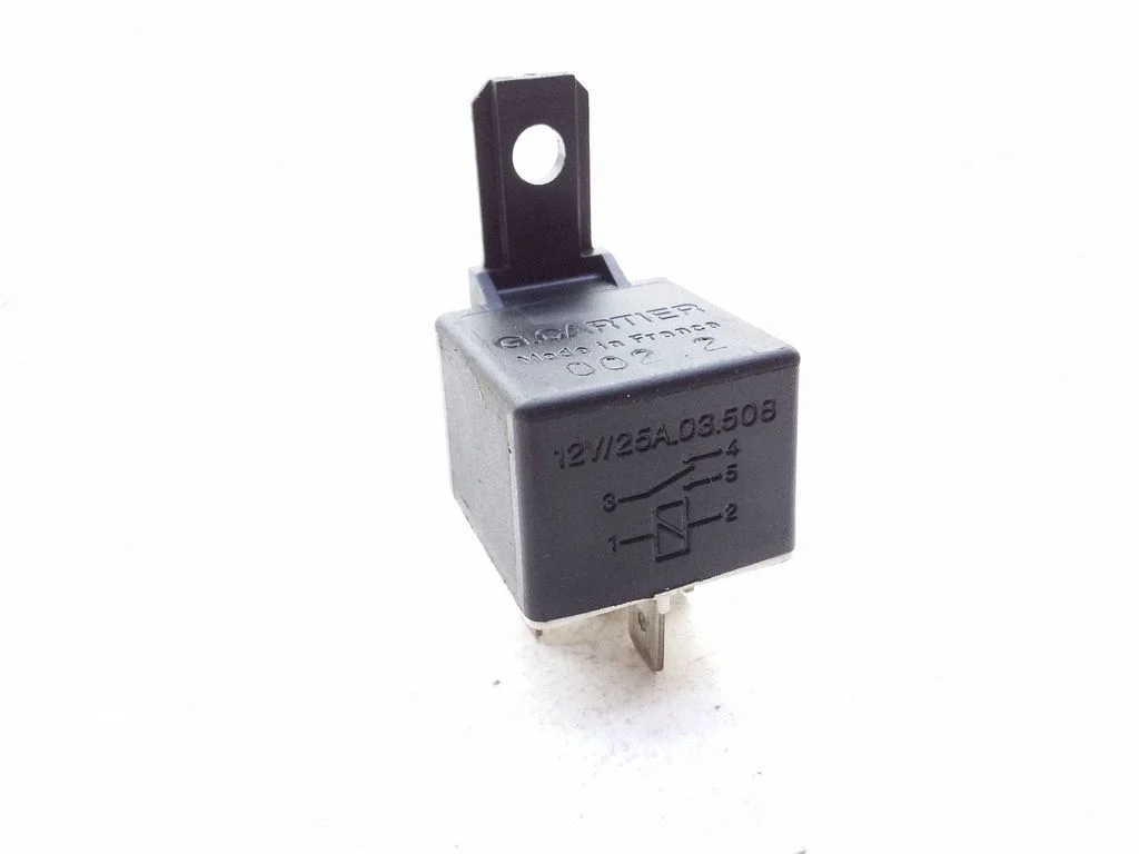 Avārijas gaismu relejs 25A03508