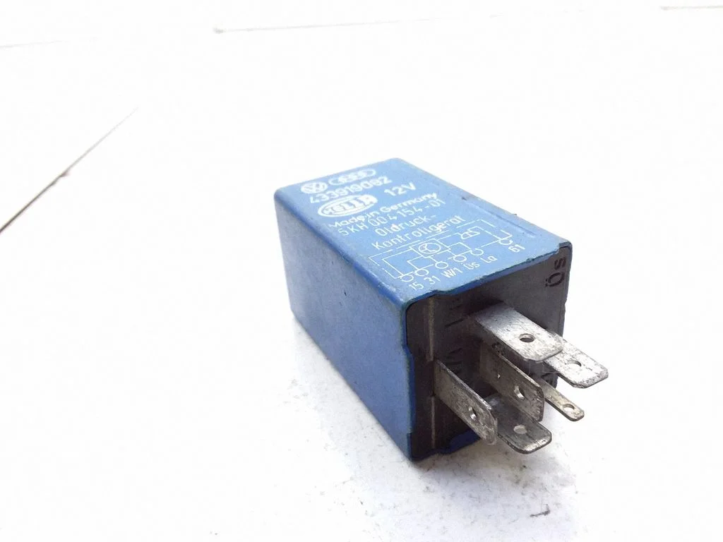 Hazard warning light relay – Audi 100 200 5000 C3 (1982-1991)