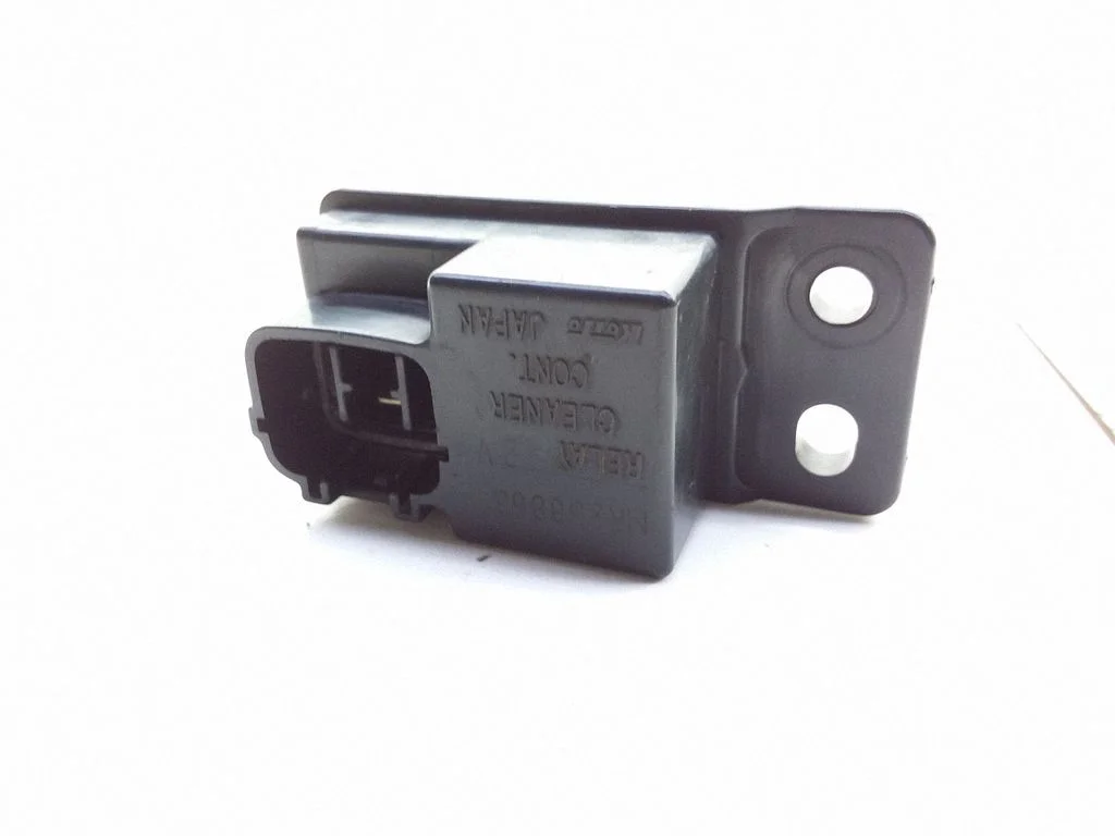 Avārijas gaismu relejs MR238863