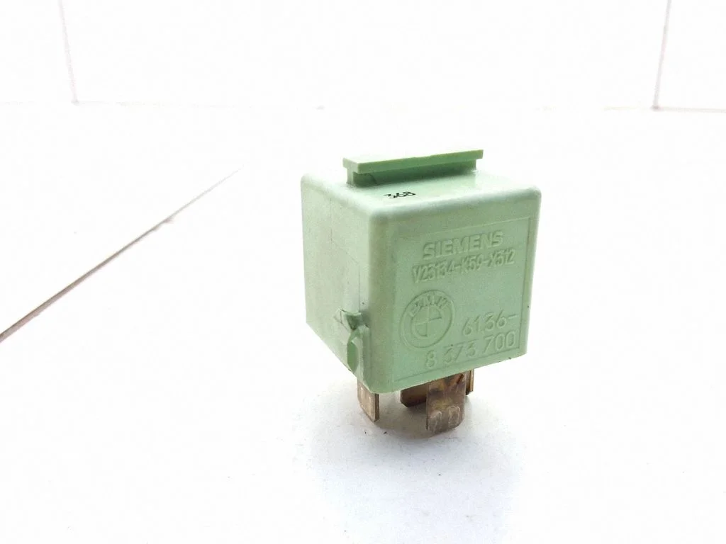 Hazard warning light relay 61368373700
