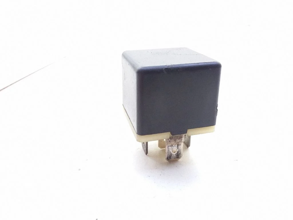 Hazard warning light relay 056006707
