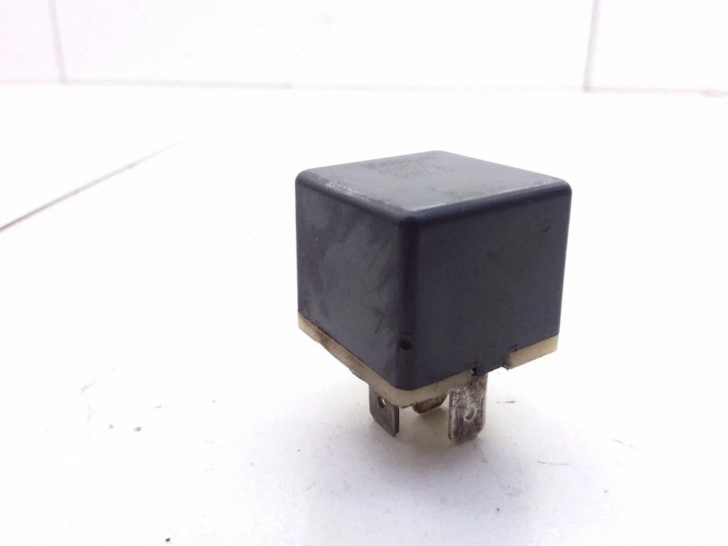 Hazard warning light relay 056006707