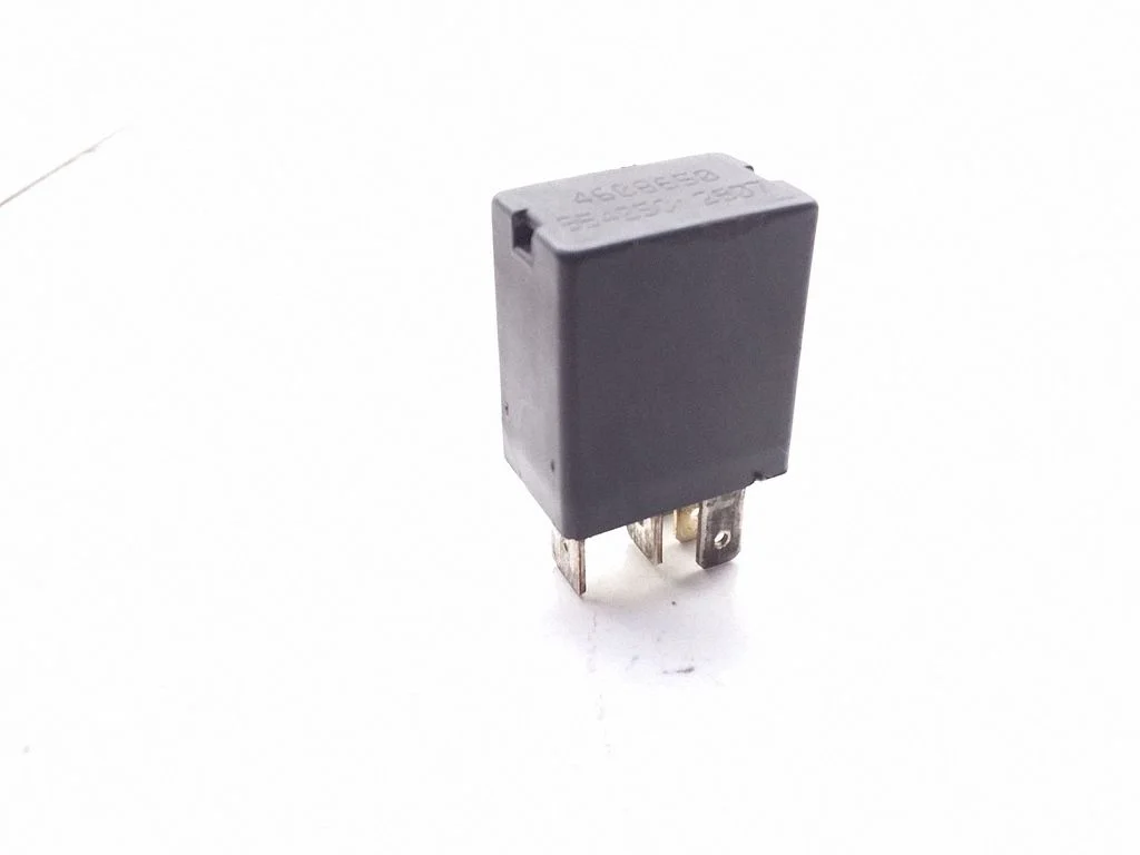 Hazard warning light relay 95425C