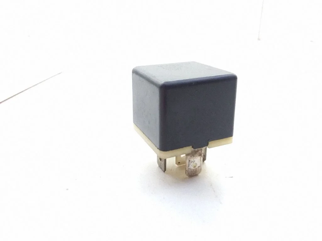 Hazard warning light relay 056006707