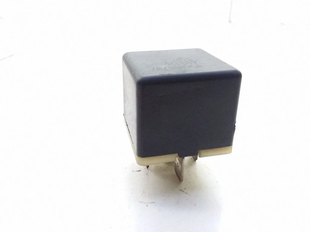 Hazard warning light relay 056006707