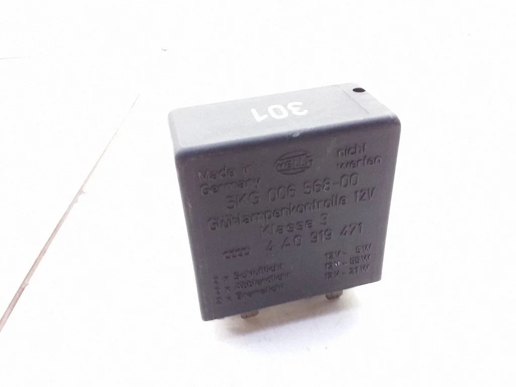 Hazard warning light relay – Audi A8 S8 D2 4D (1994-2002)