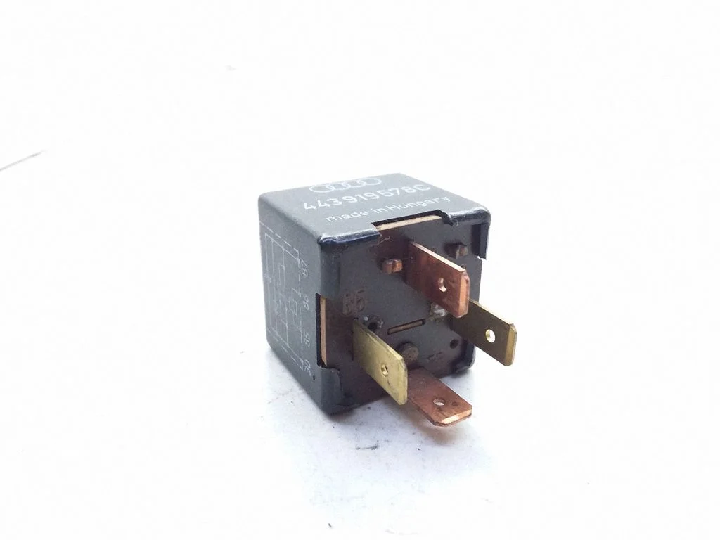 Hazard warning light relay 443919578C