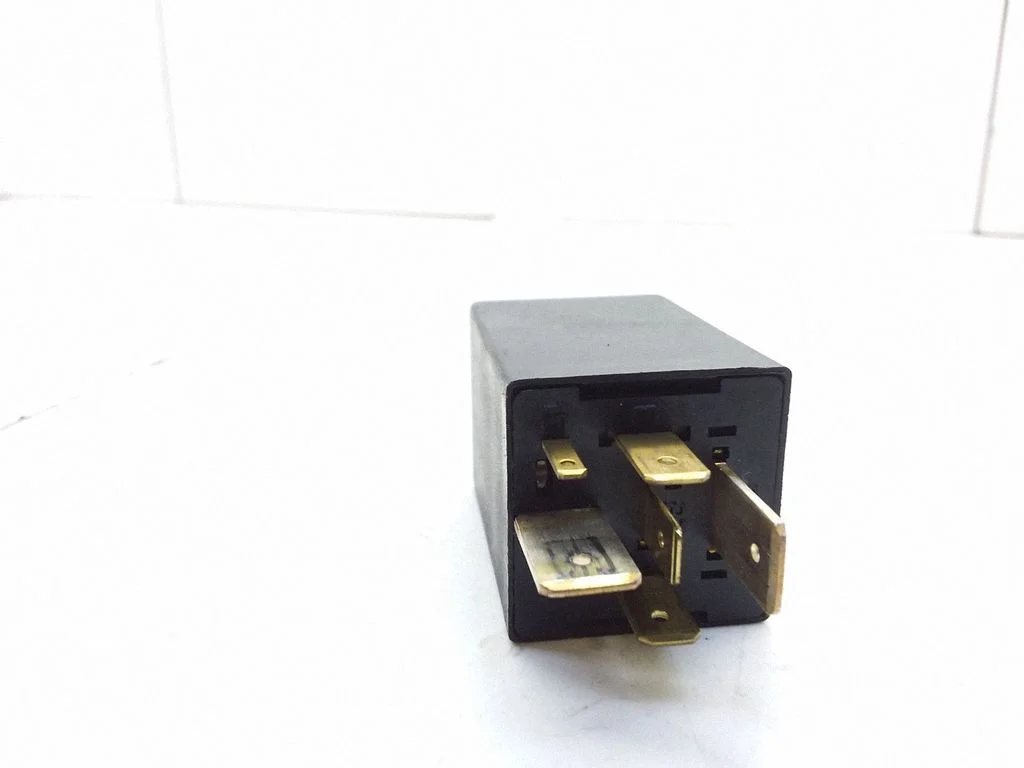 Avārijas gaismu relejs 90458239