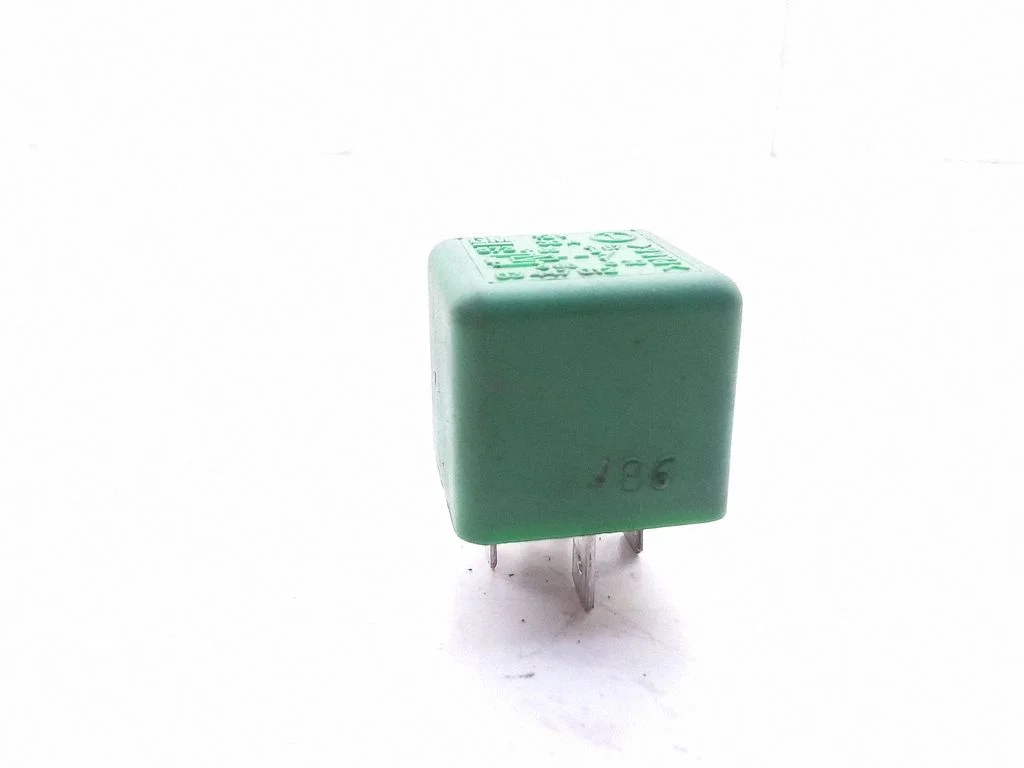 Hazard warning light relay – Opel Omega B1 (1994-1999)
