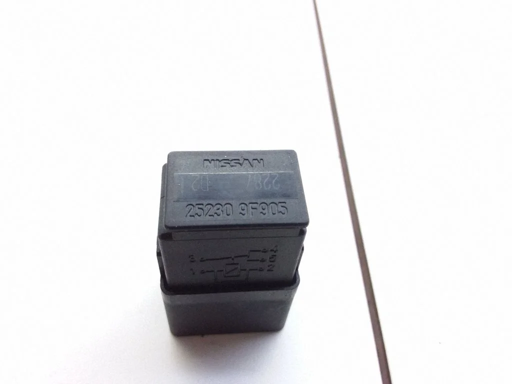 Avārijas gaismu relejs 252309F905