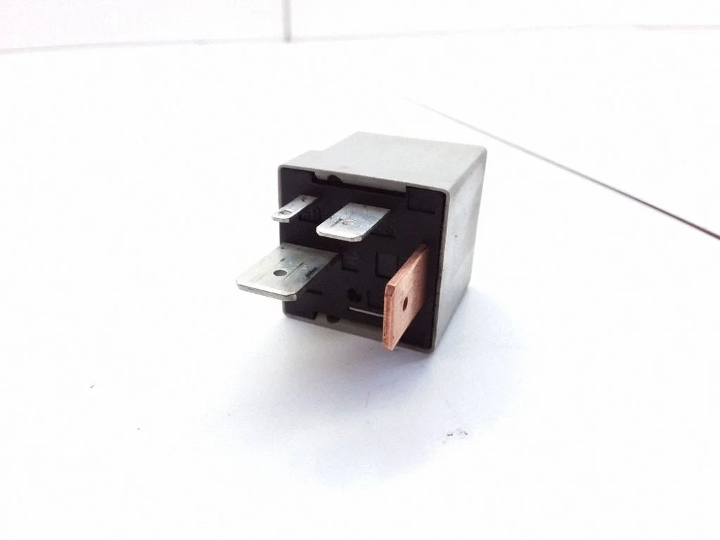 Hazard warning light relay – Volkswagen Caddy (1996-2003)