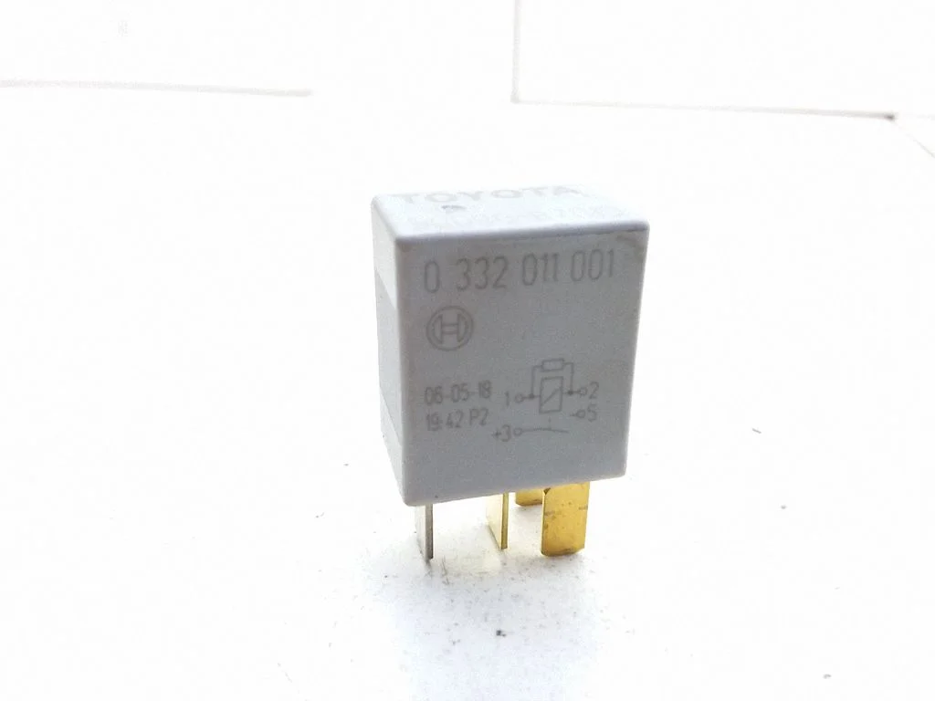 Hazard warning light relay – Toyota Corolla Verso E121 (2004-2007)