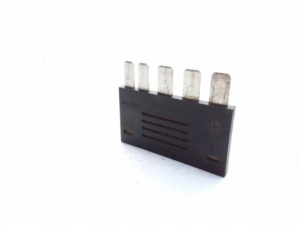 Hazard warning light relay – Volvo S80 (1999-2003)