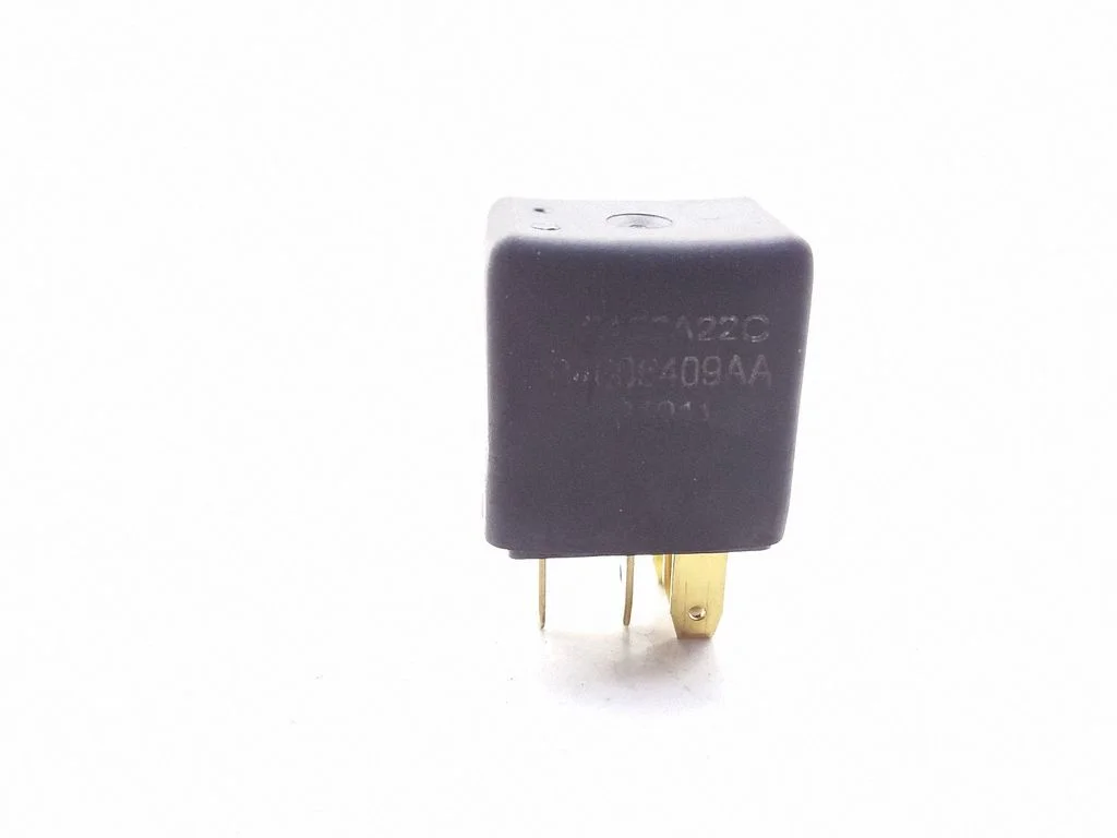 Hazard warning light relay 04606409AA