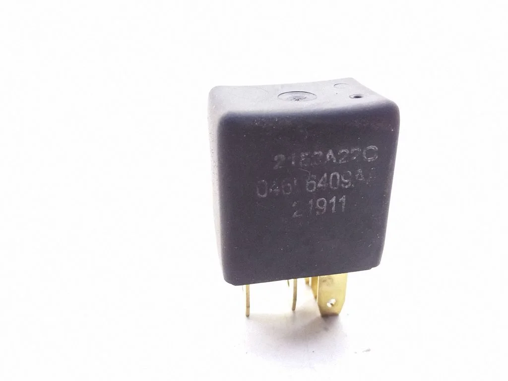 Hazard warning light relay 04606409AA