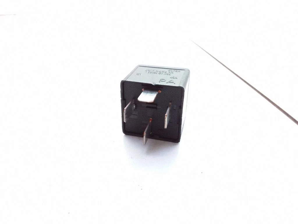 Hazard warning light relay – Ford Fiesta (2002-2005)