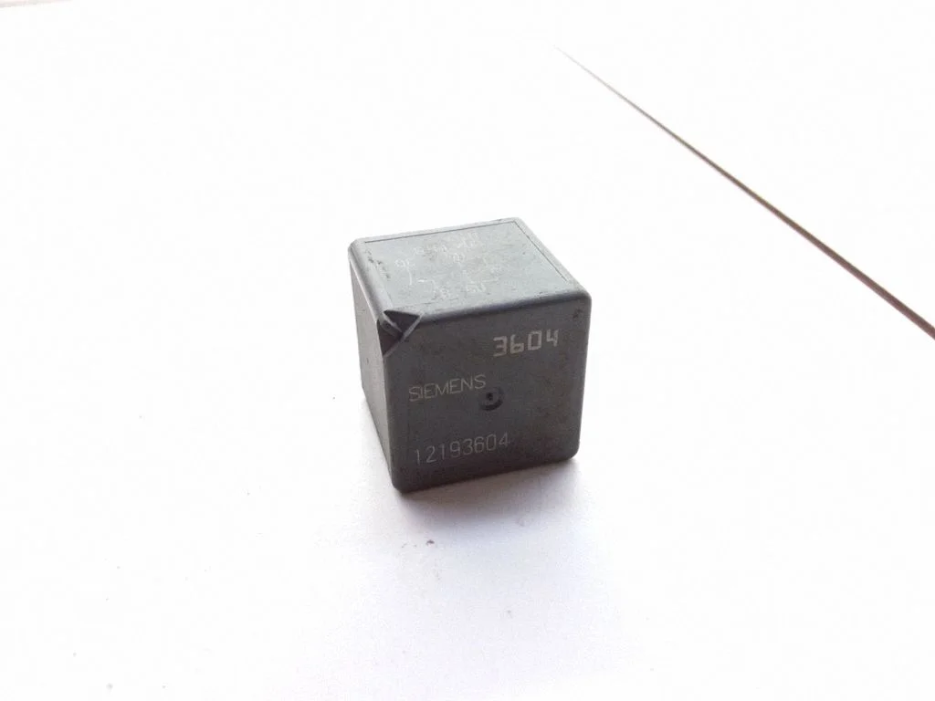 Hazard warning light relay – Opel Sintra (1996-1999)