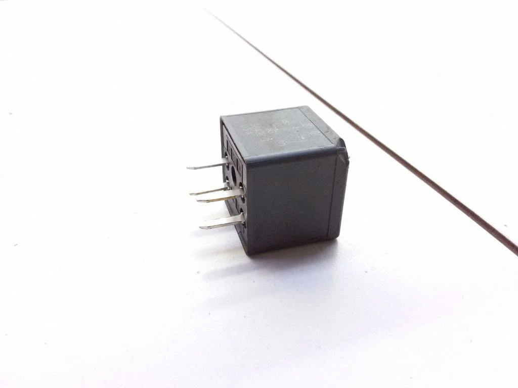 Hazard warning light relay – Opel Sintra (1996-1999)