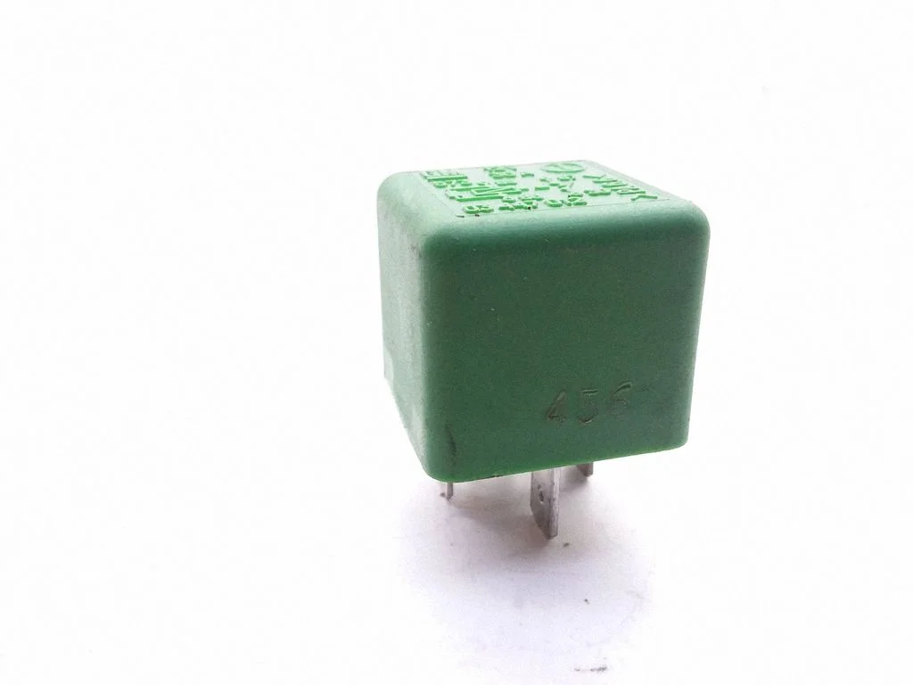 Hazard warning light relay – Opel Omega B1 (1994-1999)