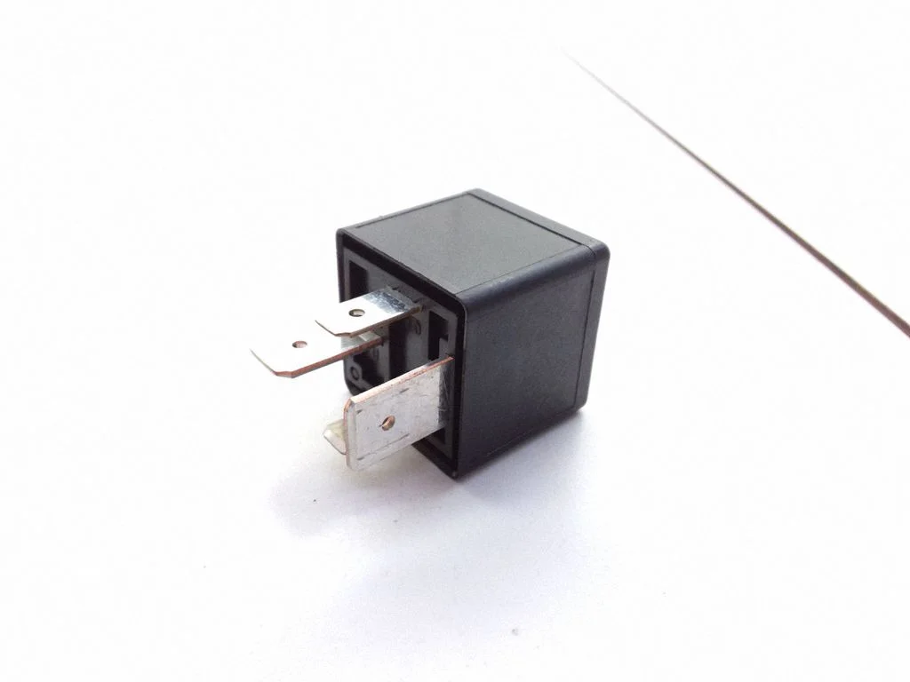 Hazard warning light relay – Volvo S80 (1999-2003)