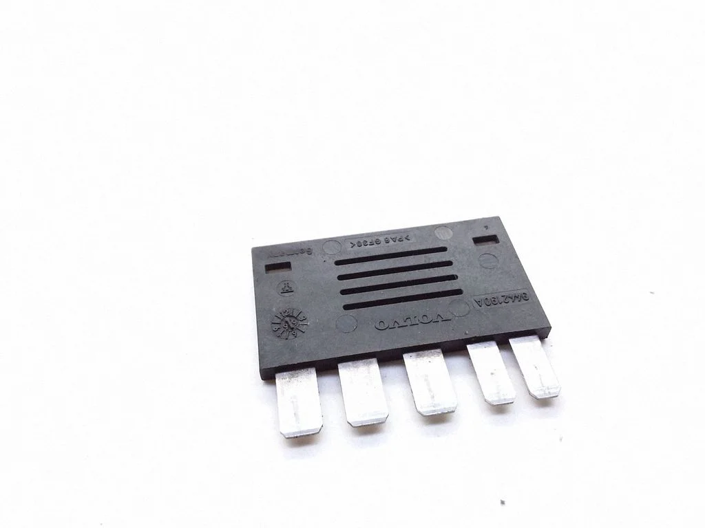 Hazard warning light relay – Volvo S80 (1999-2003)