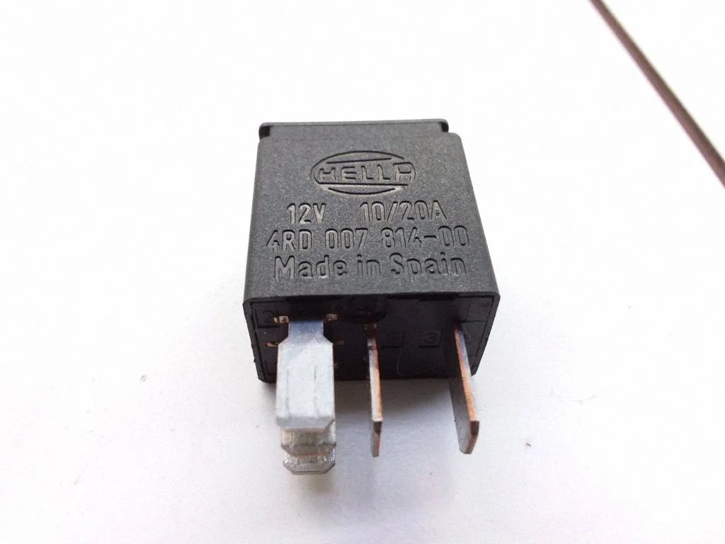 Avārijas gaismu relejs 4RD00781400