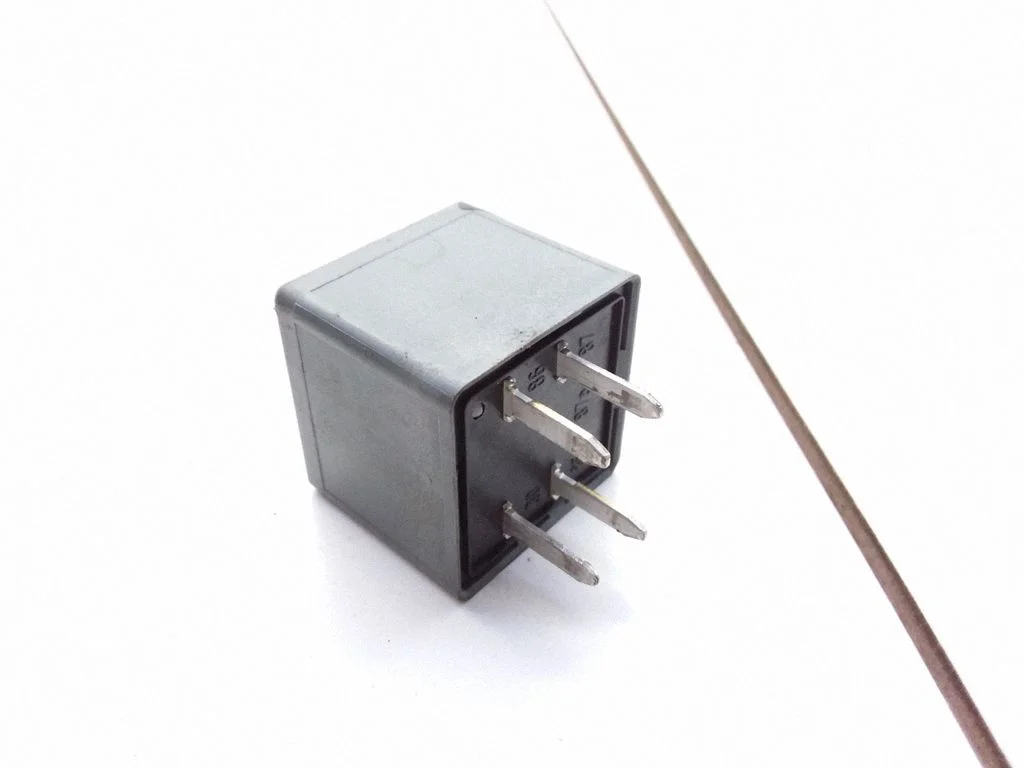Hazard warning light relay – Opel Sintra (1996-1999)