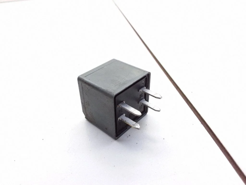 Hazard warning light relay – Opel Sintra (1996-1999)