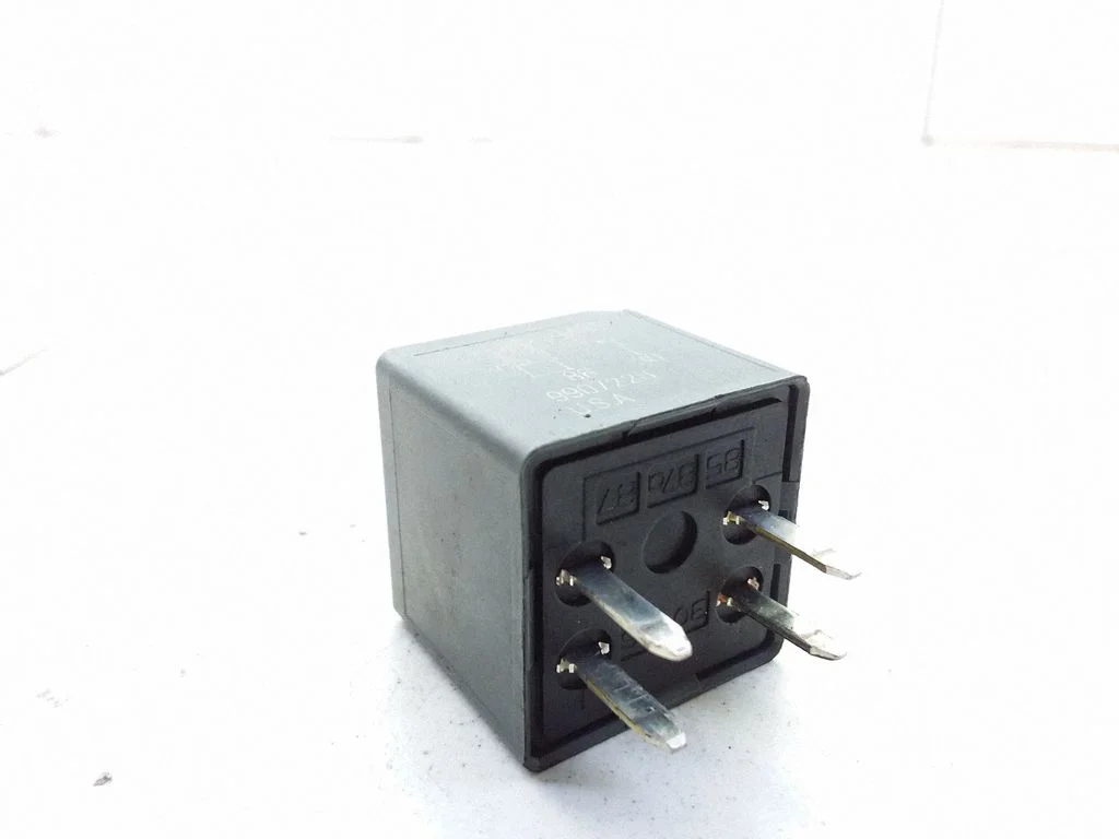 Hazard warning light relay – Opel Sintra (1996-1999)
