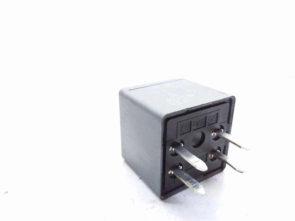 Hazard warning light relay – Opel Sintra (1996-1999)
