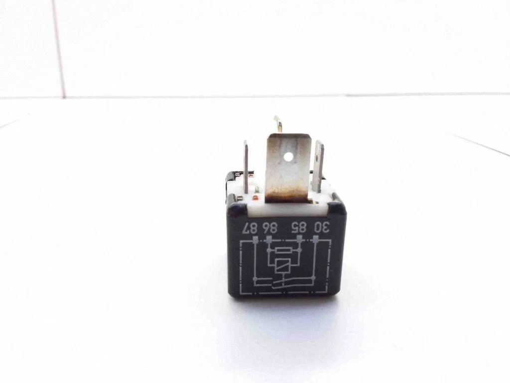 Hazard warning light relay 443951253J