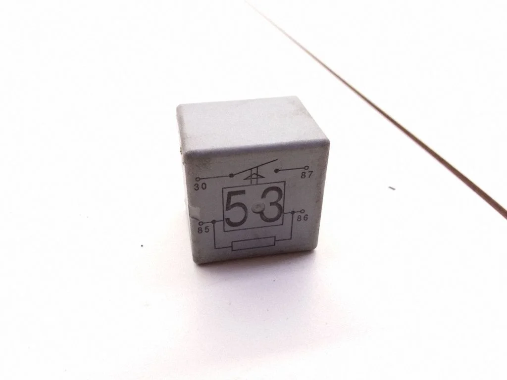 Hazard warning light relay – Volkswagen Touran I (2003-2010)