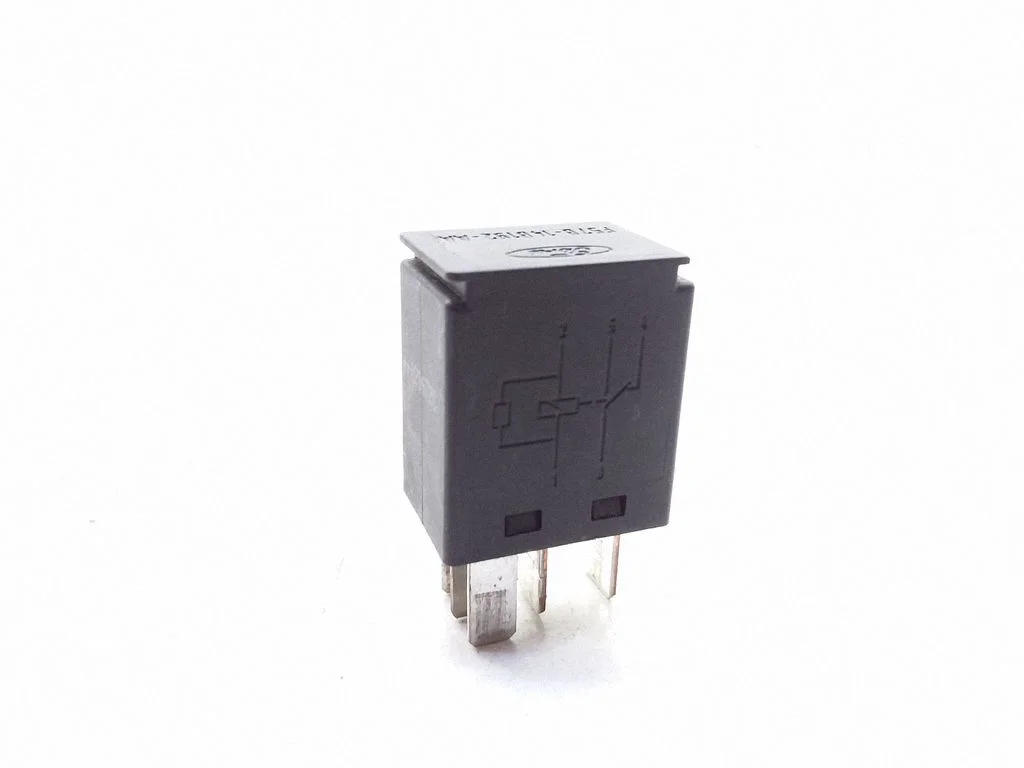 Hazard warning light relay – Ford Focus (1998-2004)
