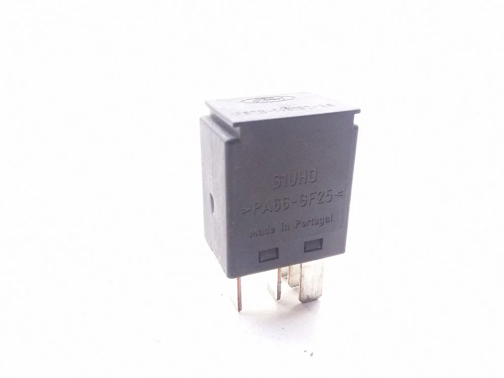 Hazard warning light relay – Ford Focus (1998-2004)