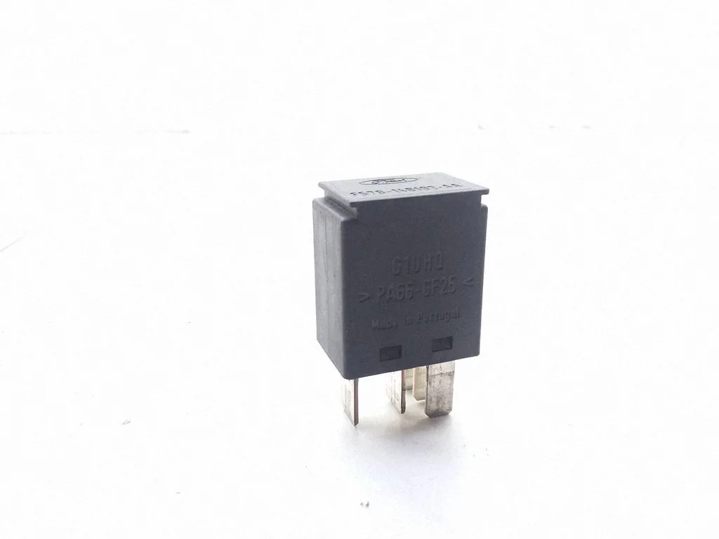 Hazard warning light relay – Ford Focus (1998-2004)