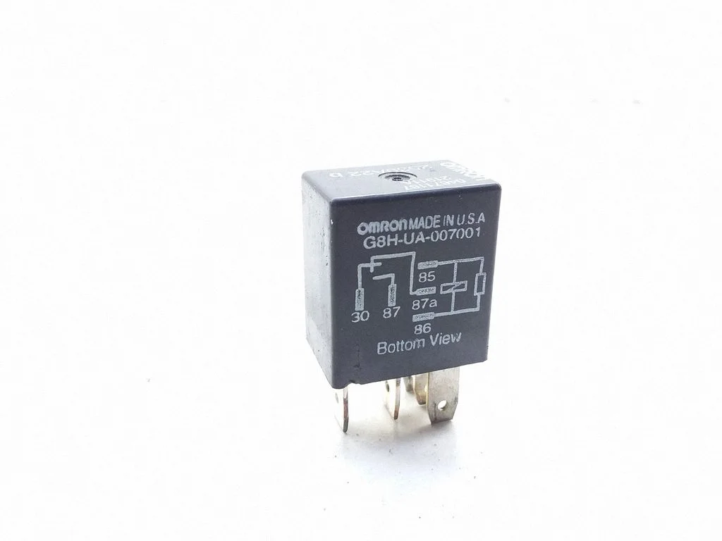Hazard warning light relay G8HUA007001 – Chrysler Stratus (1995-2001)