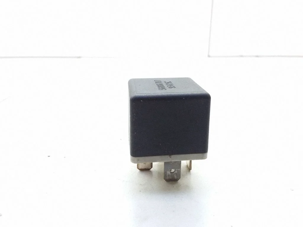 Hazard warning light relay 56006707 – Chrysler Stratus (1995-2001)