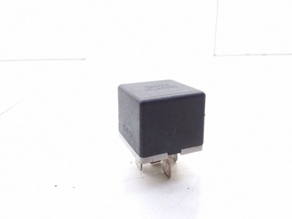 Hazard warning light relay 95425C – Chrysler Stratus (1995-2001)