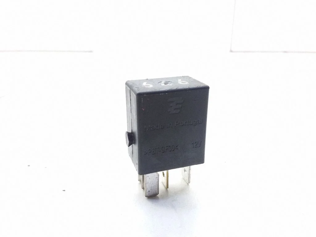 Hazard warning light relay – Volkswagen Golf Plus (2005-2013)