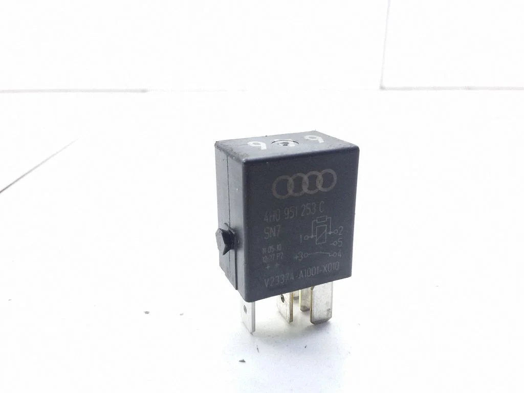 Hazard warning light relay – Volkswagen Golf Plus (2005-2013)