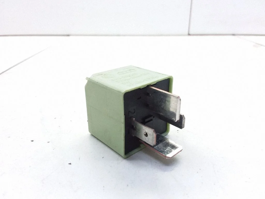 Hazard warning light relay – Volkswagen Golf Plus (2005-2013)