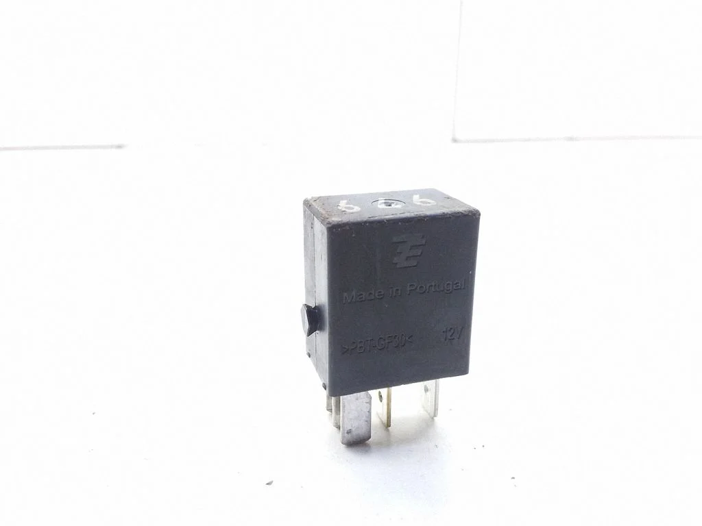 Hazard warning light relay – Volkswagen Golf Plus (2005-2013)
