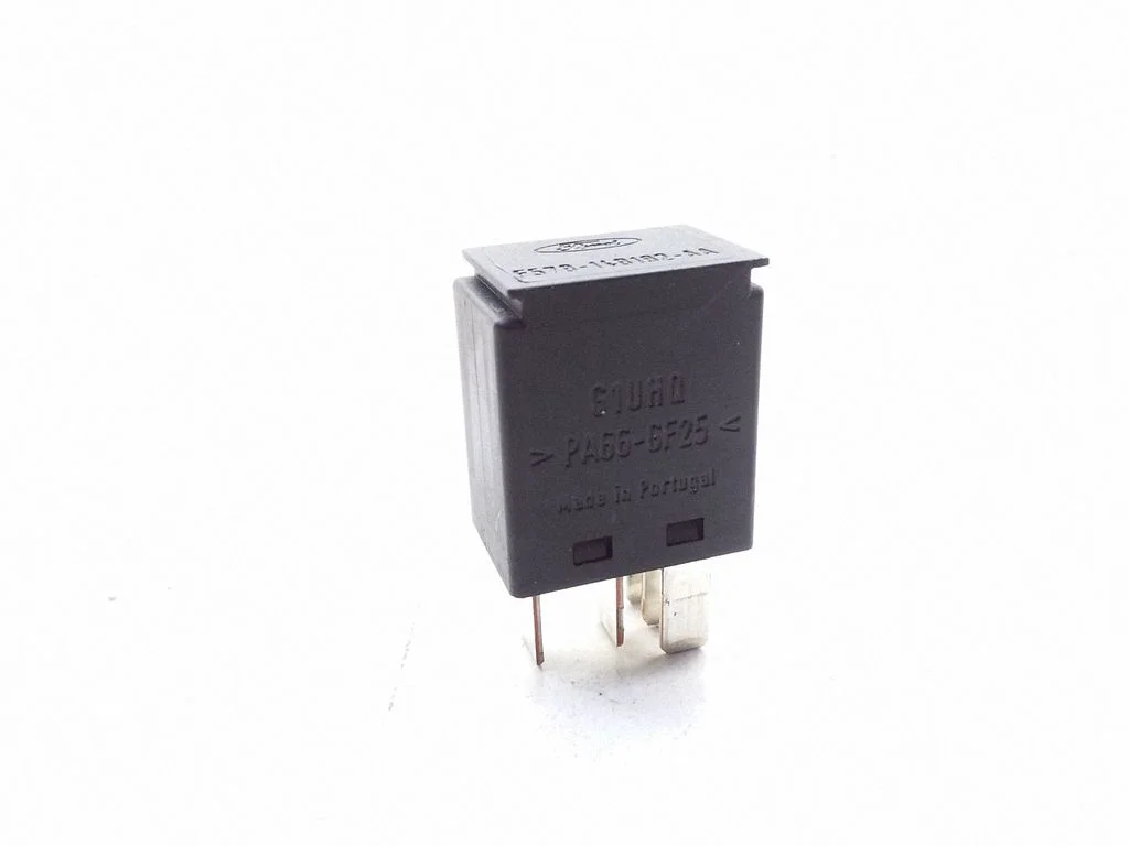 Hazard warning light relay – Ford Focus (1998-2004)