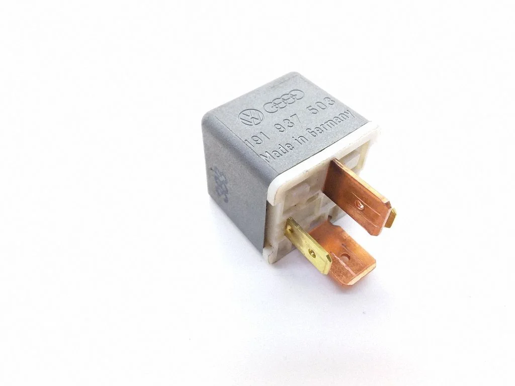 Hazard warning light relay – Volkswagen Golf III (1992-1997)