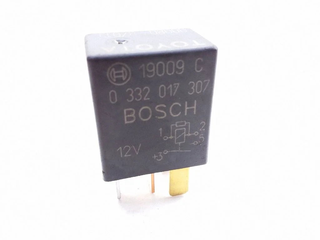 Hazard warning light relay – Toyota Avensis T220 (2000-2003)
