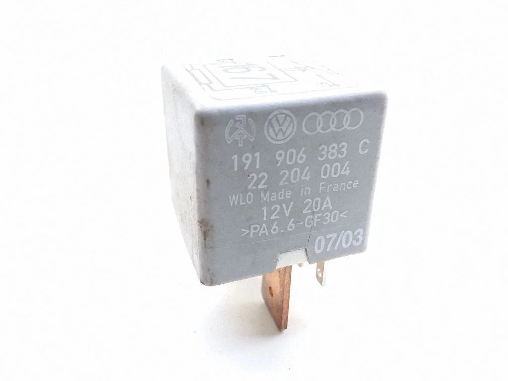 Hazard warning light relay – Volkswagen Passat B5 (1997-2000)